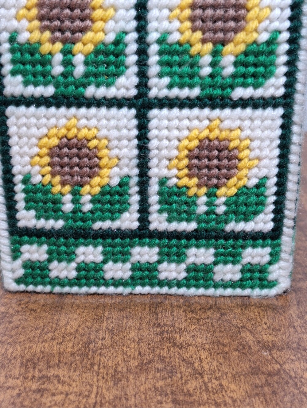 Vintage Retro MCM Handmade Needlecraft Sunflower Tissue Box Cover Yellow Green - Picture 11 of 13